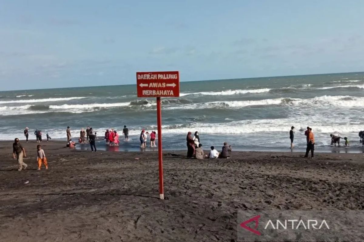 BPBD DIY mengimbau wisatawan waspadai palung di pantai selatan