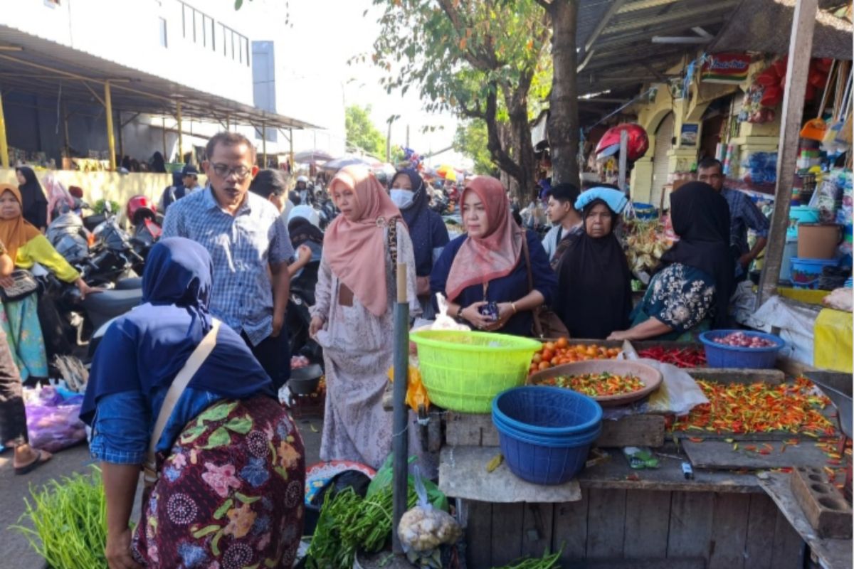 Disdag Kota Mataram pantau kenaikan harga cabai