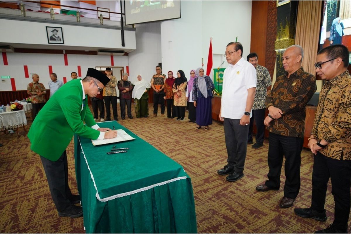 Pimpinan UNAND tandatangani komitmen bersama Keterbukaan Informasi