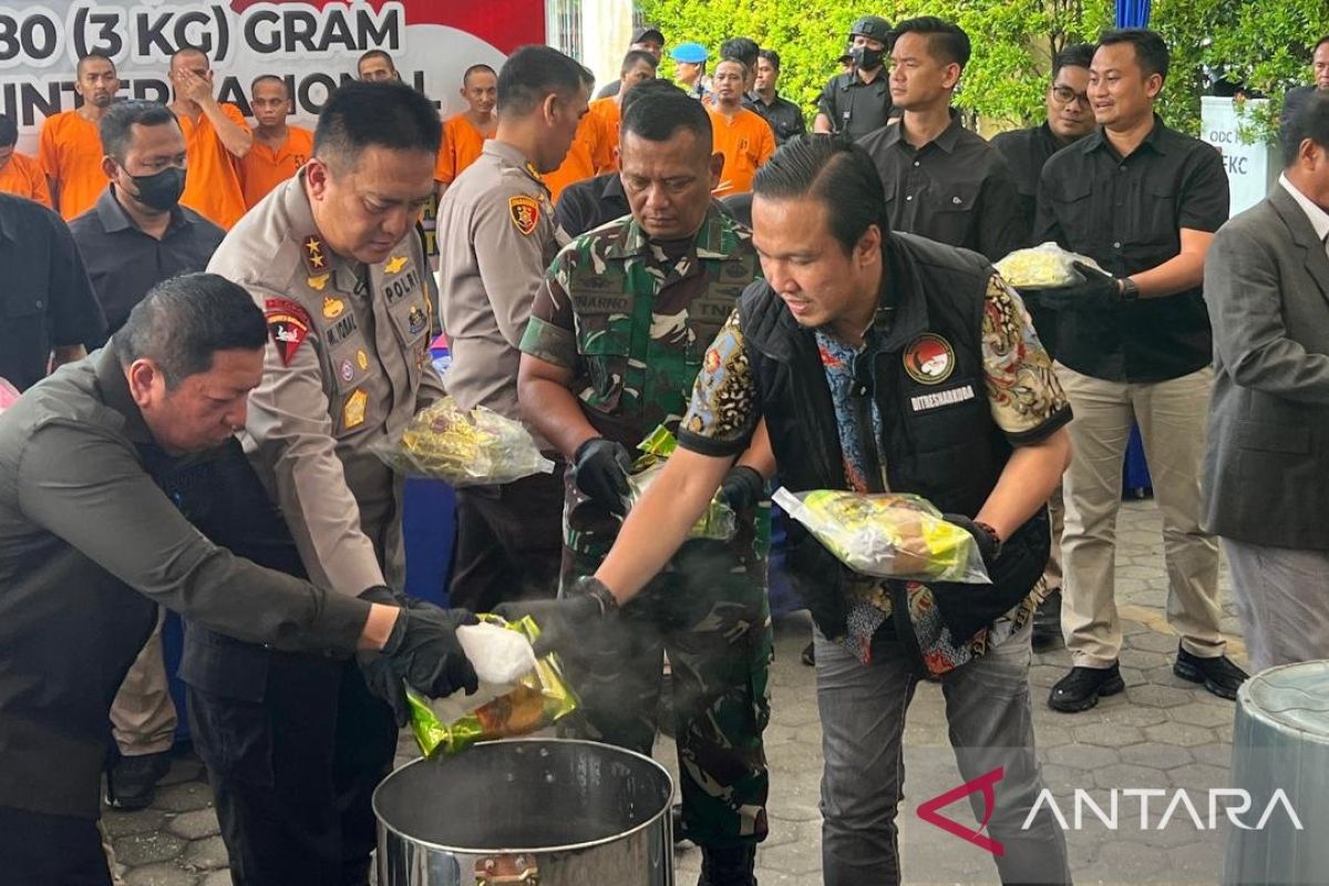 Polda Riau musnahkan berbagai jenis narkoba asal Malaysia