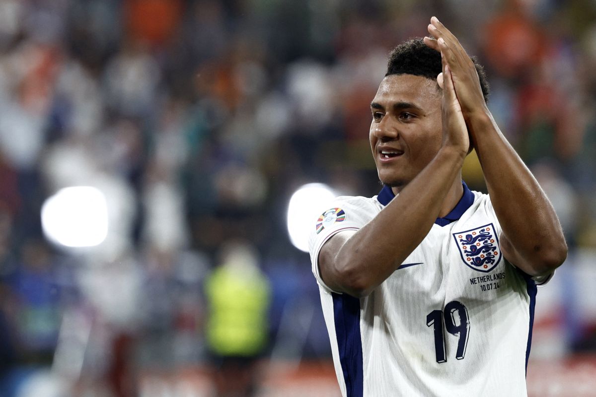 Penyerang Inggris Ollie Watkins waspadai pemain sayap Spanyol