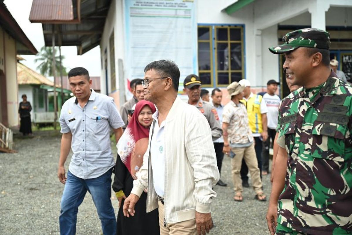 Gubernur Sulteng tinjau lokasi banjir di Desa Sukamaju Kabupaten Banggai