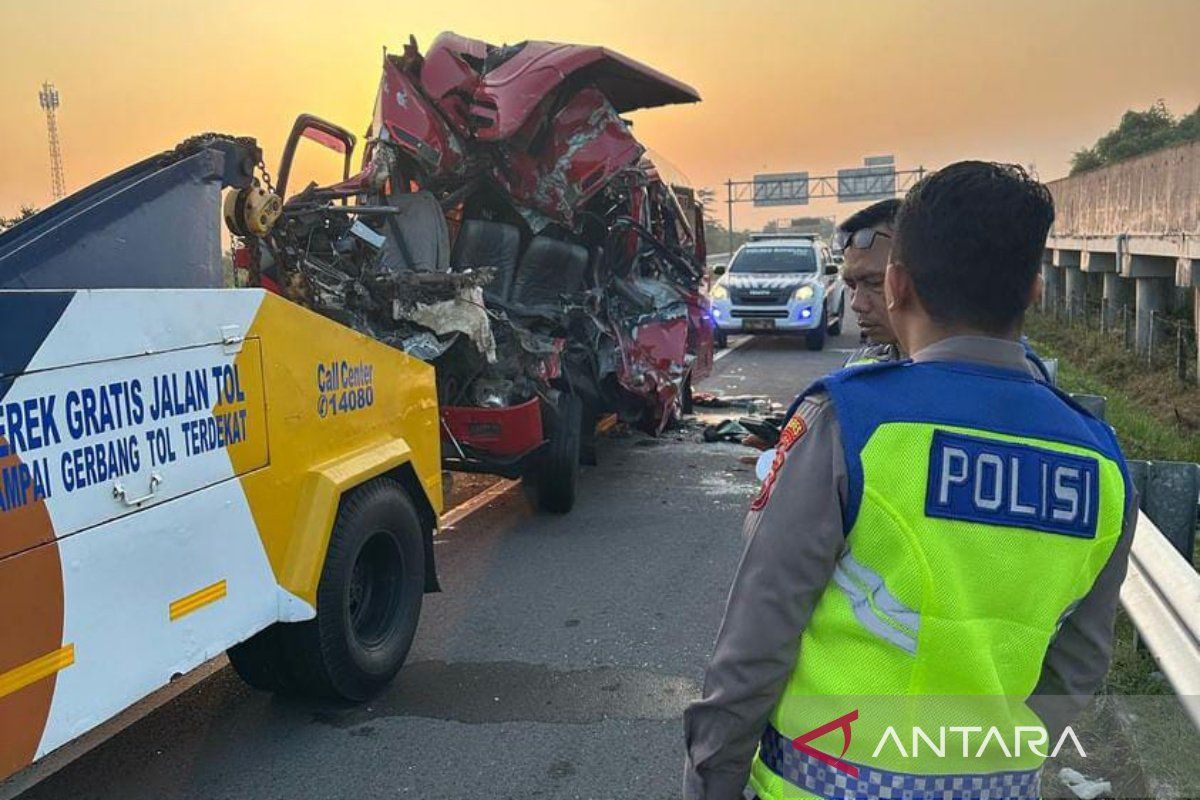 Kecelakaan maut  rombongan asal Surabaya diduga karena supir mengantuk