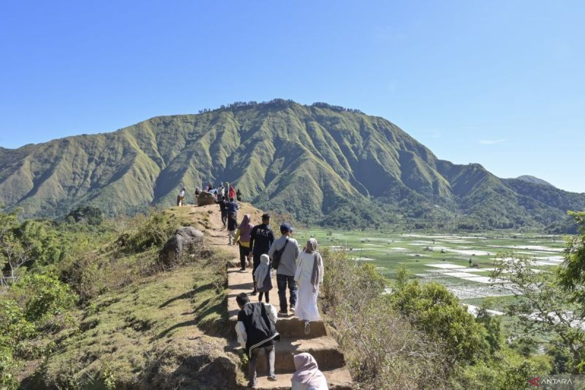 Penggunaan drone bagi wisatawan ke Gunung Rinjani ditarif Rp10 juta per paket