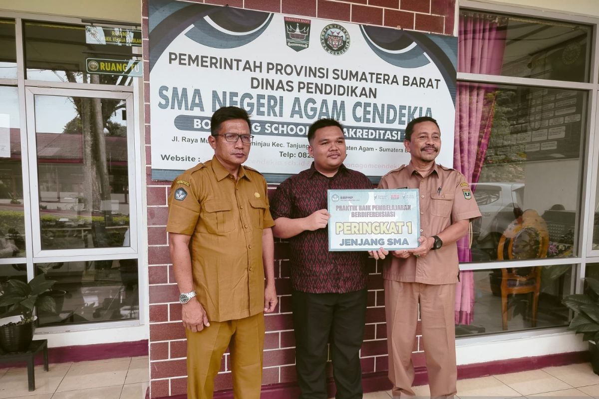 Guru SMAN Agam Cendekia juara satu pada Festival Kurikulum Merdeka tingkat Sumbar