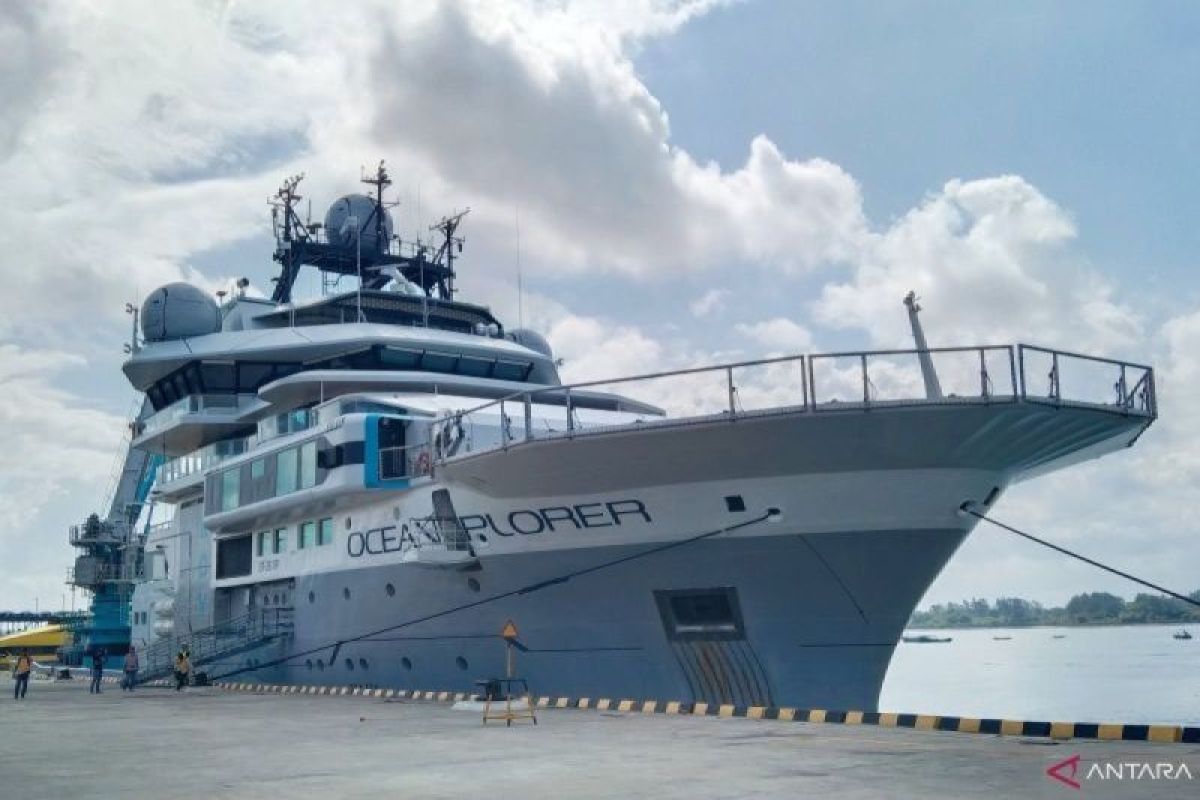 Kapal riset OceanX sandar di Pelabuhan Benoa Bali mulai misi penelitian kelautan