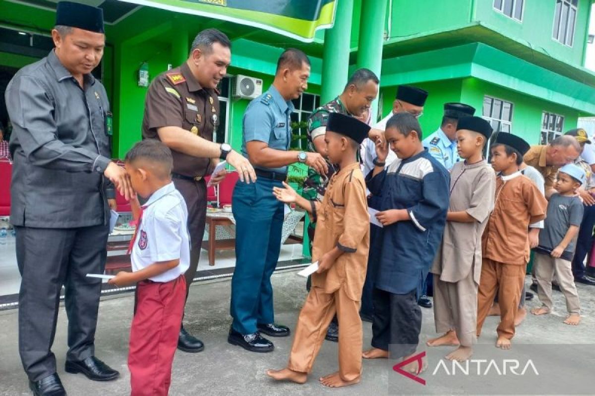 Kemenag Natuna-Kepri bersama Forkopimda rayakan "Lebaran" anak yatim