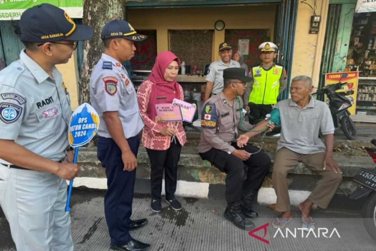 Polres Pekalongan  lakukan layanan kesehatan di Operasi Patuh Candi