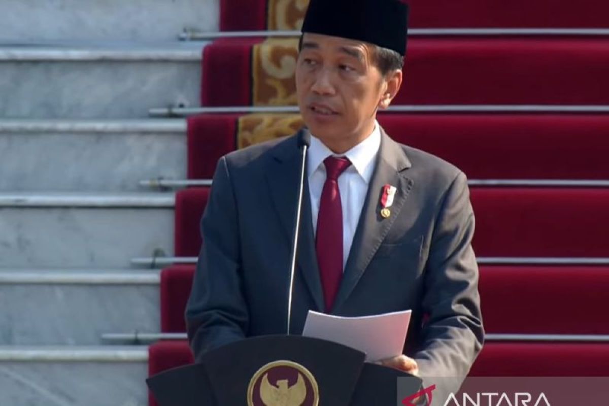 Presiden Jokowi lantik 906 perwira remaja TNI/Polri di Istana Merdeka