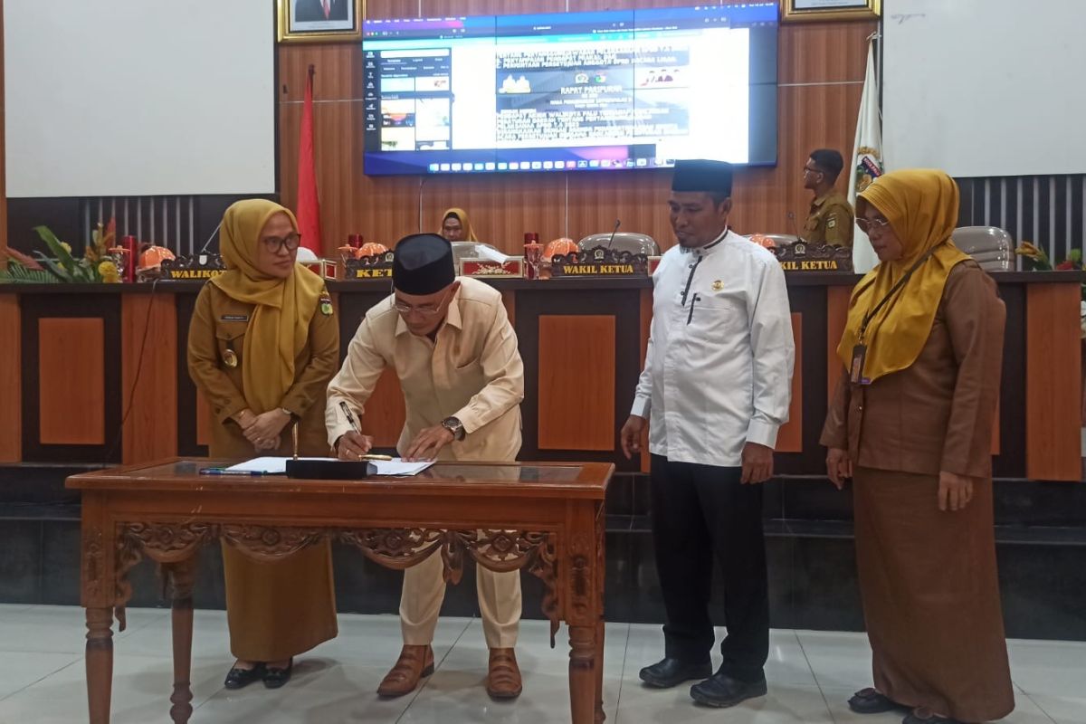 DPRD Palu sahkan Ranperda APBD 2023 melalui rapat paripurna