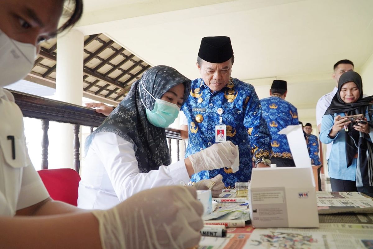 Seluruh pejabat Pemprov Jambi jalani tes urine