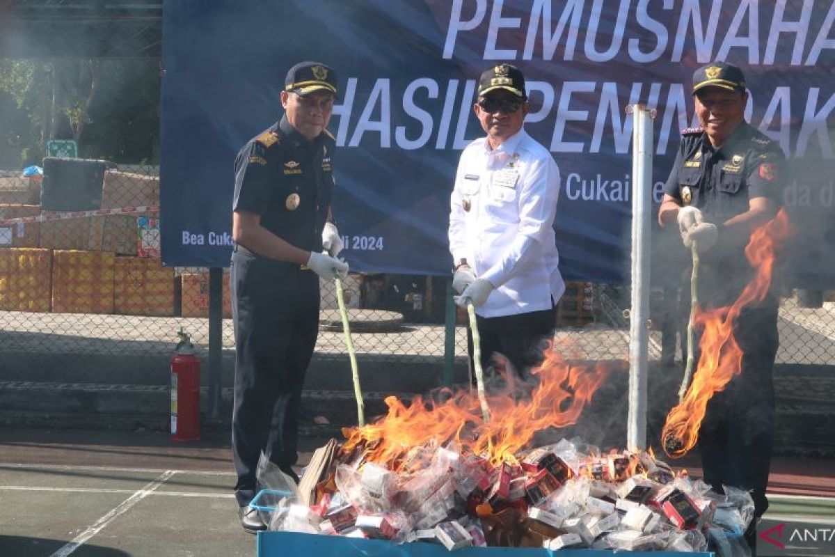 Bea Cukai ajak masyarakat di Mataram jauhi rokok ilegal