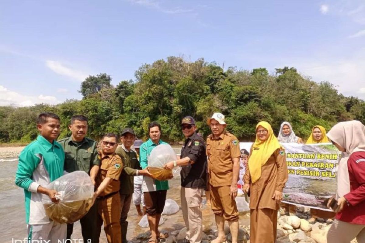 Pemnag Binjai Tapan terima 10 ribu ekor benih ikan air tawar dari Dinas Perikanan Sumatera Barat