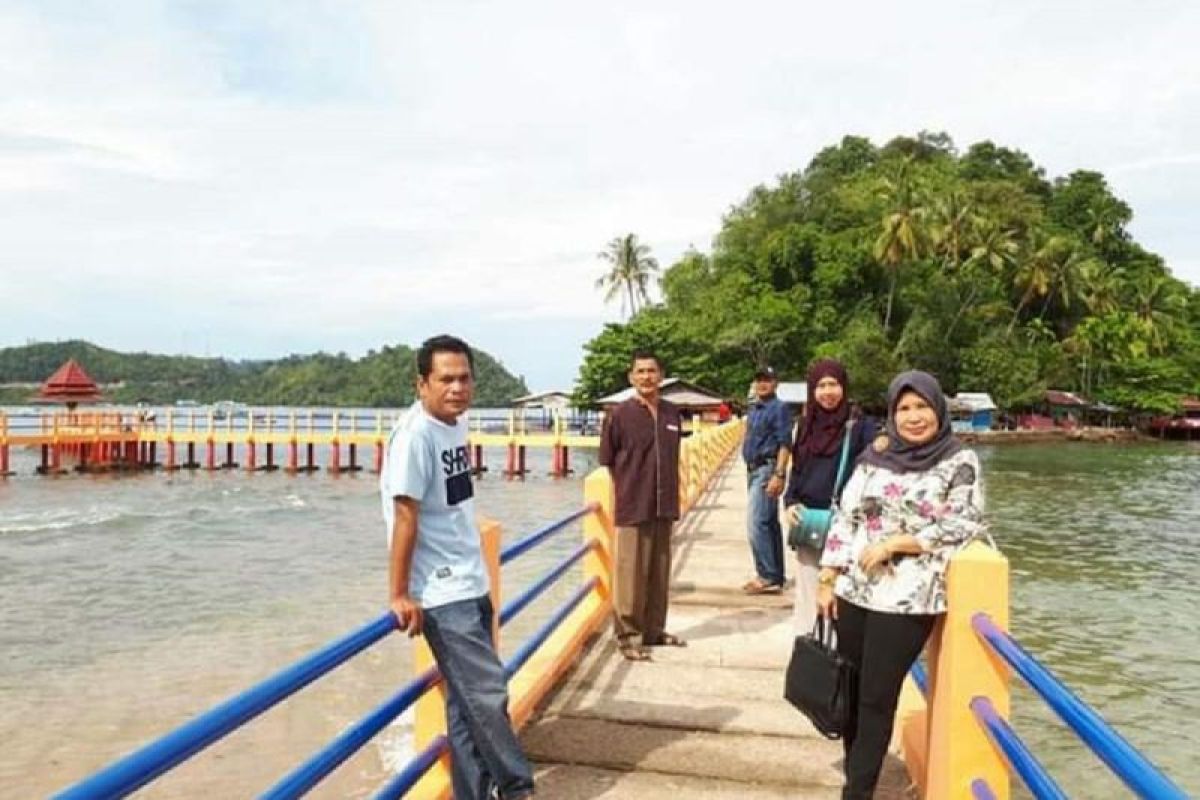 Perbaikan Jembatan Asmara Pantai Carocok Painan dialokasikan Rp 200 Juta