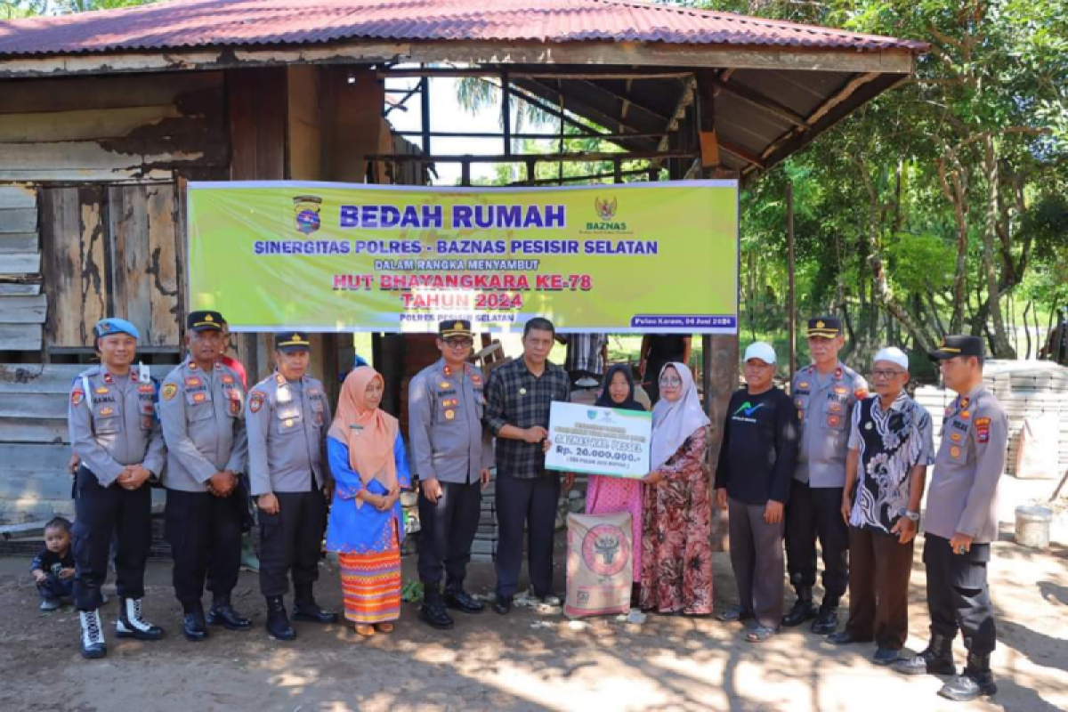 Baznas bersama Polres lakukan kegiatan rehab rumah tidak layak huni di Pesisir Selatan