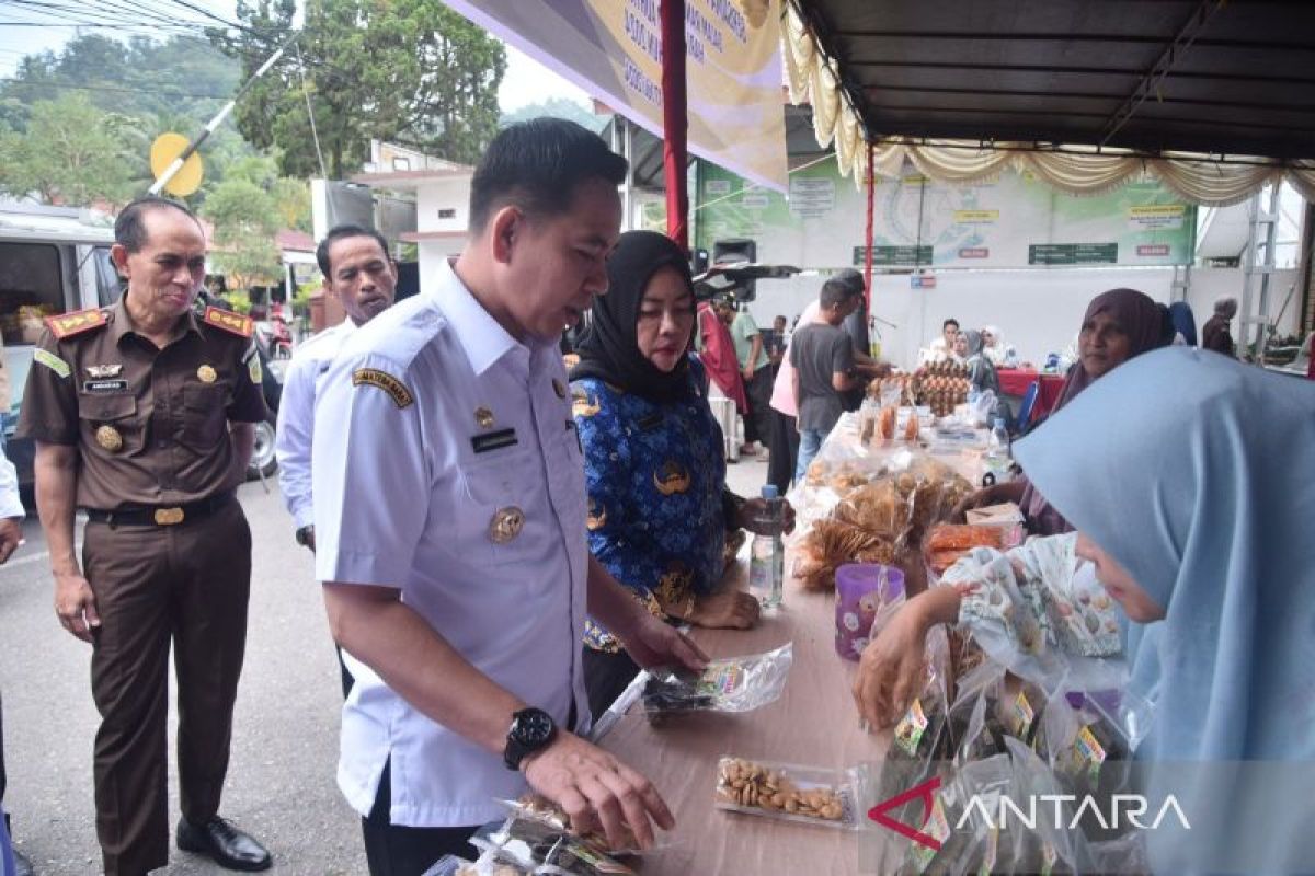 Kejaksaan Negeri dan Pemkot Sawahlunto sinergi selenggarakan operasi pasar murah