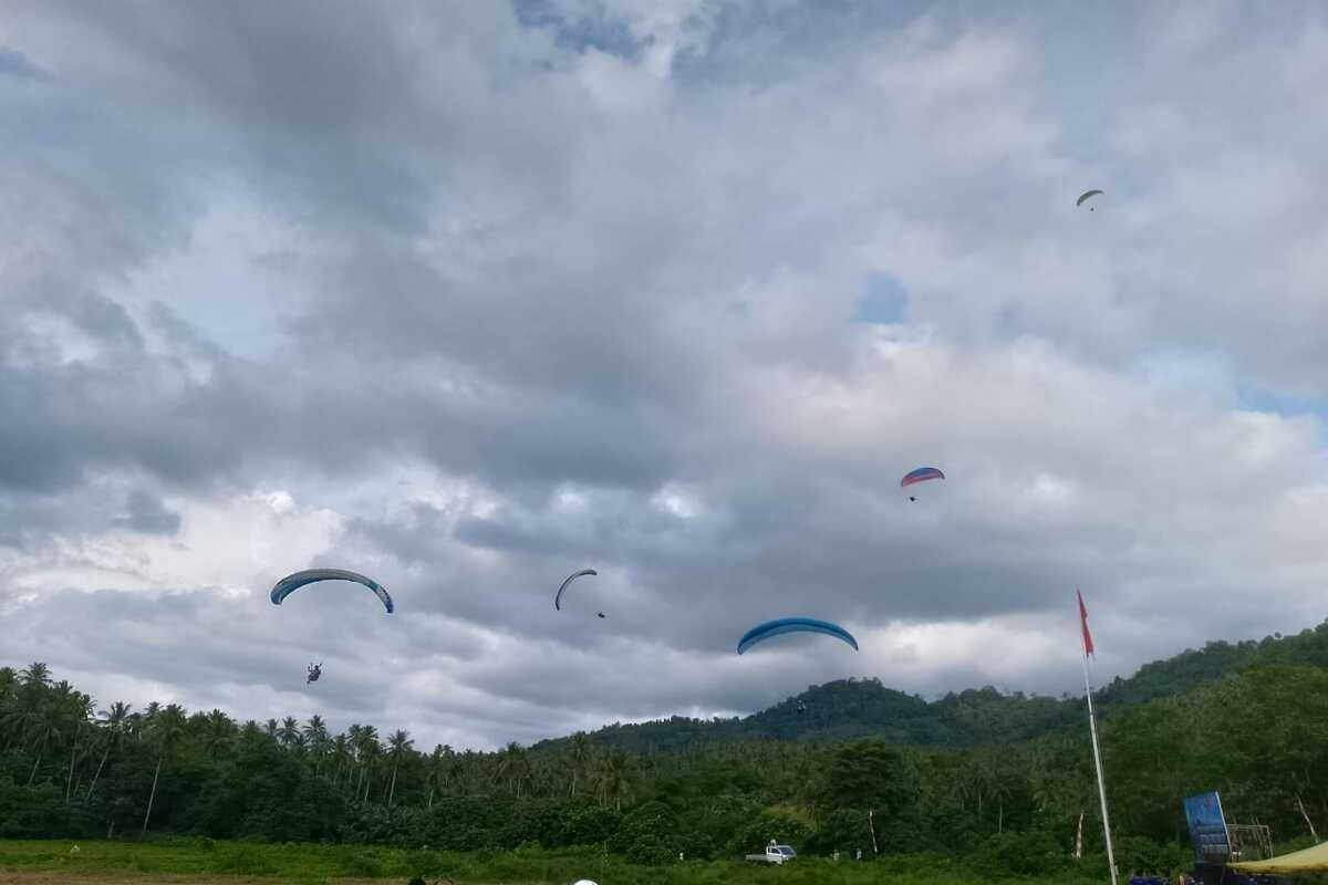 Gubernur harap kejuaraan Ketua FASI Sulut momentum majukan paralayang