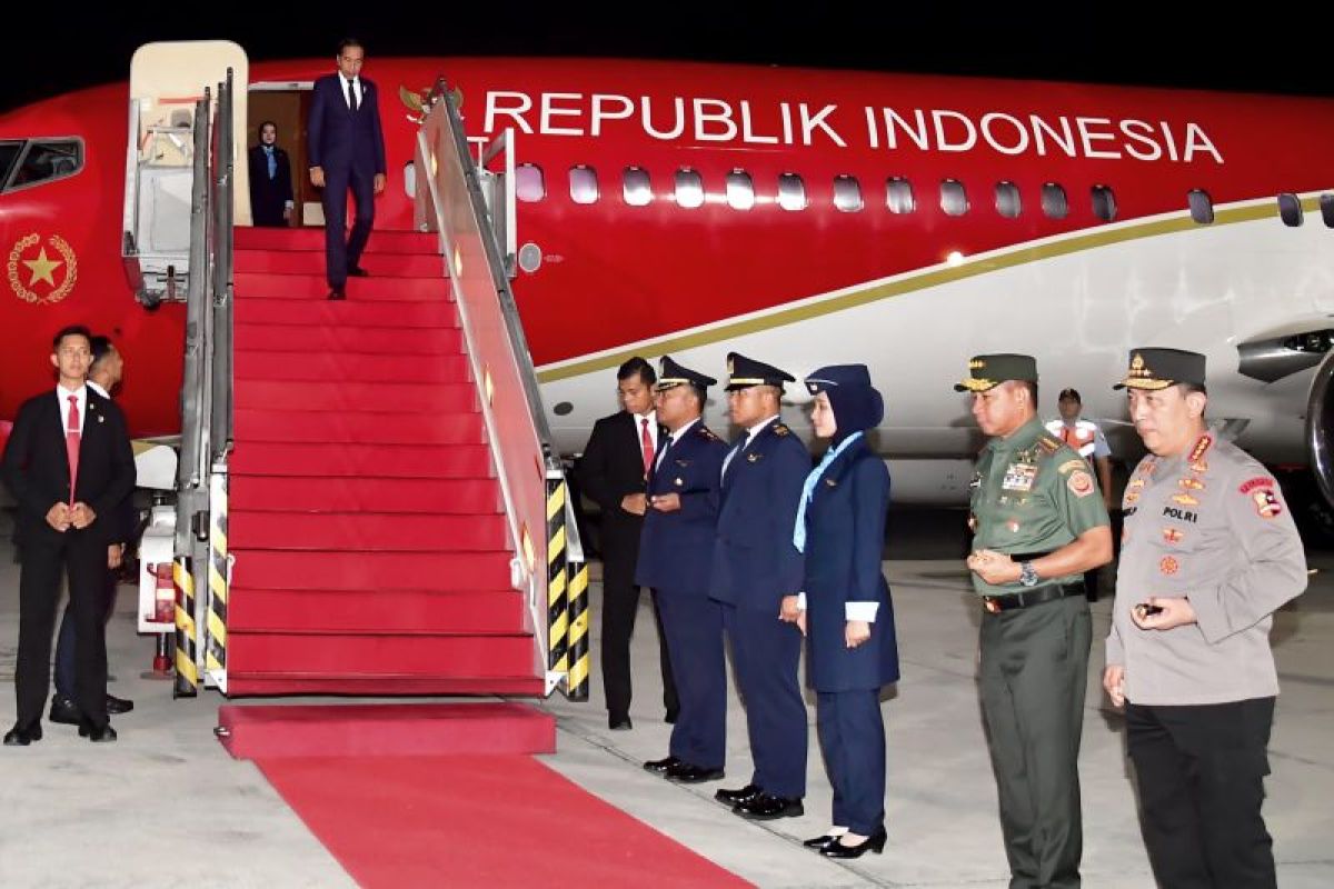 Jokowi tiba di Jakarta usai kunjungan ke Abu Dhabi