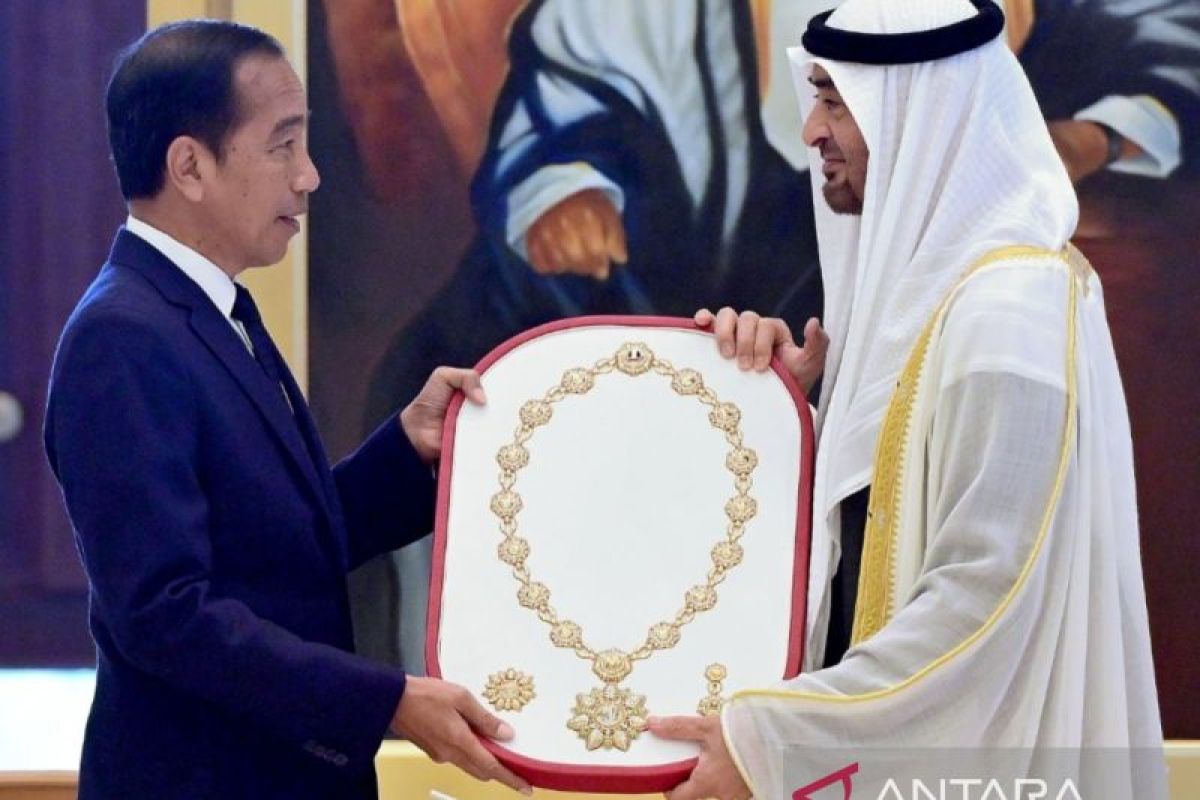 Presiden Jokowi peroleh penghargaan "Order of Zayed" dari Presiden MBZ