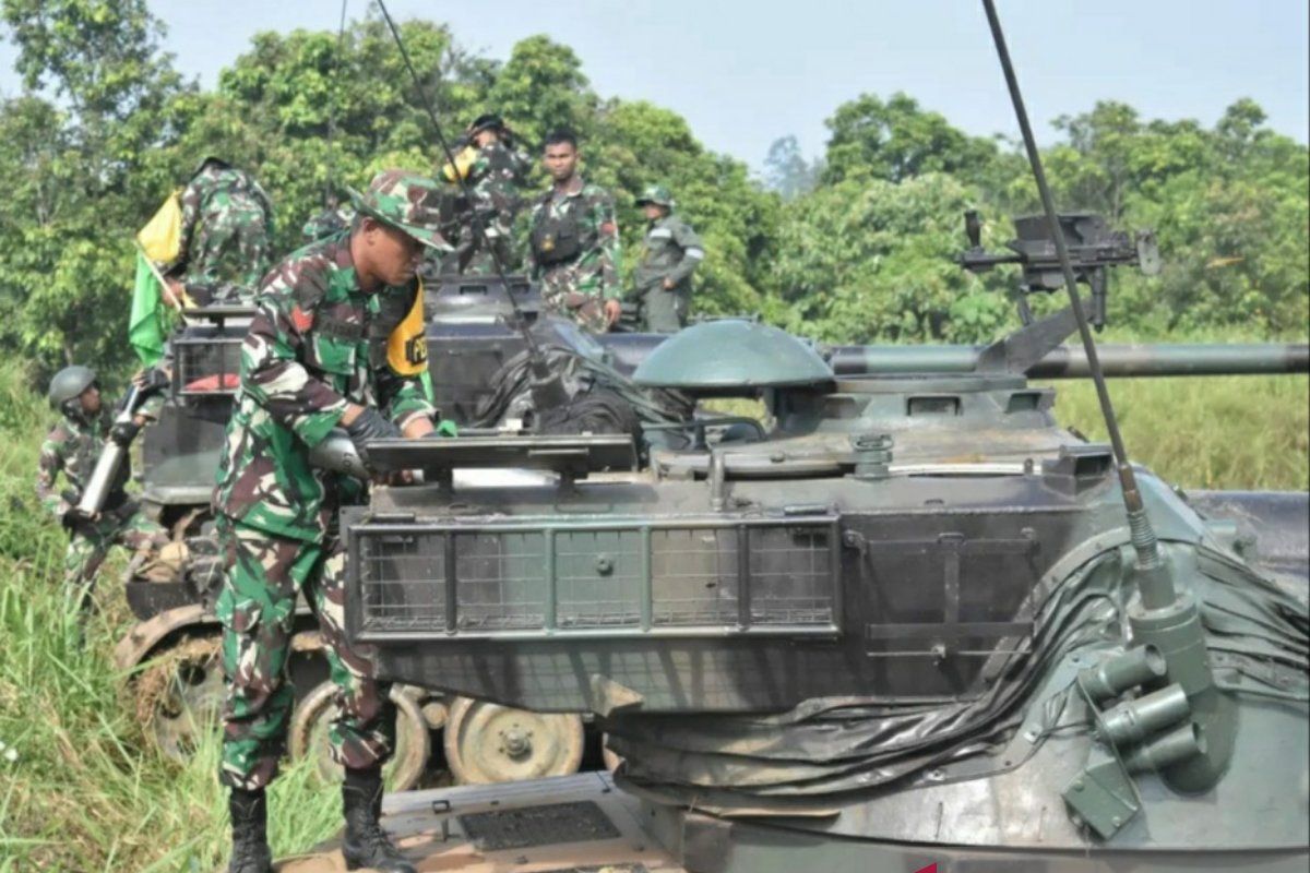 Yonkav 5/DPC latihan menembakan senjata kendaraan tempur di Baturaja