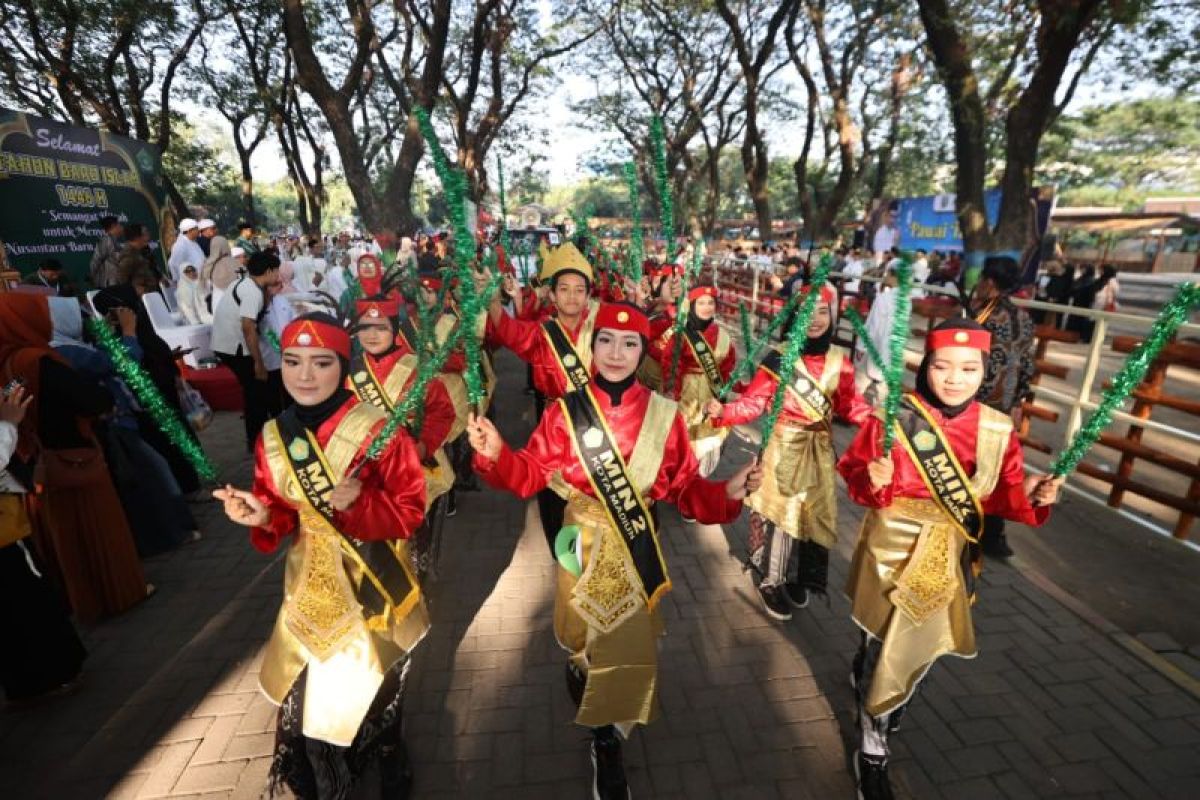 Pemkot Madiun-Kemenag tanamkan nilai kerukunan beragama melalui pawai taaruf