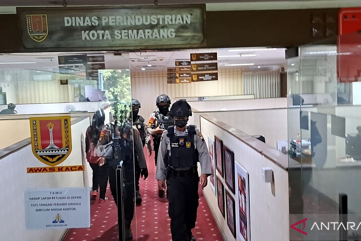 KPK lanjutkan penggeledahan di kantor OPD di Gedung Pandanaran Semarang