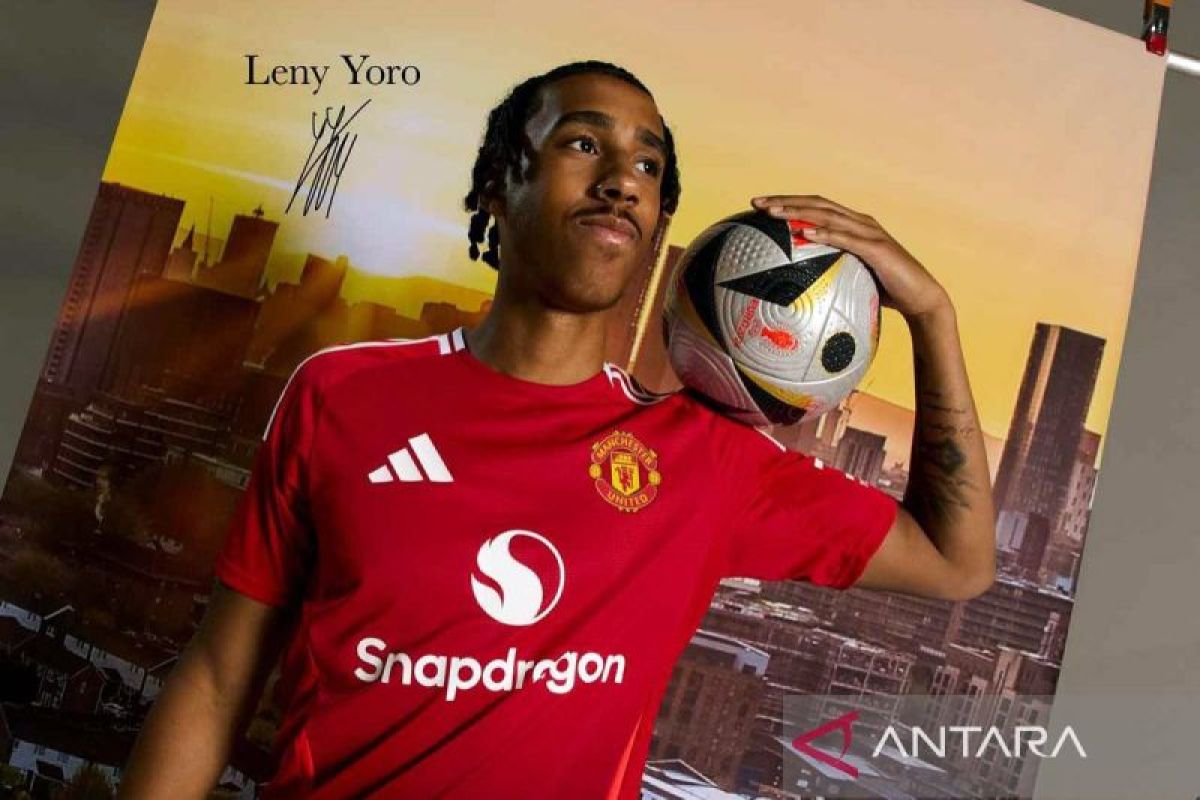 Leny Yoro bangga bisa bela Manchester United