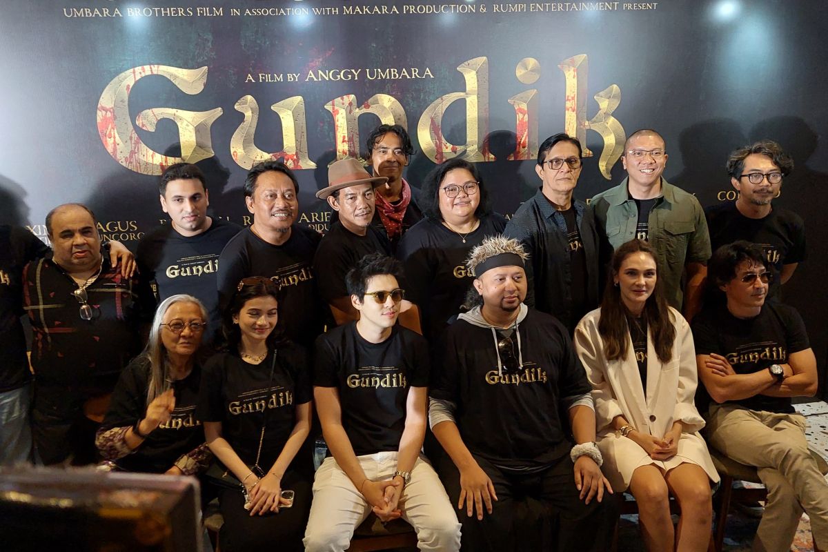 Luna Maya akan adu akting dengan Maxime Bouttier di film 'Gundik'