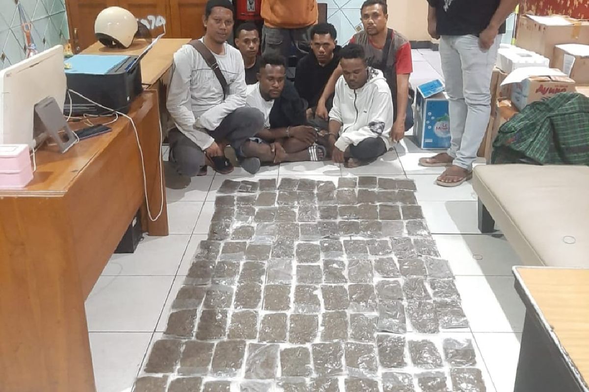 Direktorat Narkoba Polda Papua sita 394 paket daun ganja asal PNG