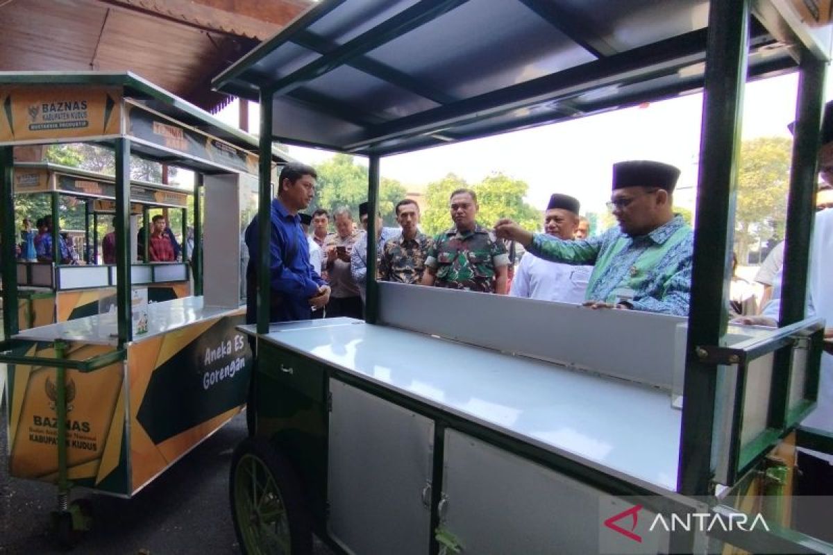 Baznas  serahkan bantuan untuk masyarakat senilai Rp396,19 juta