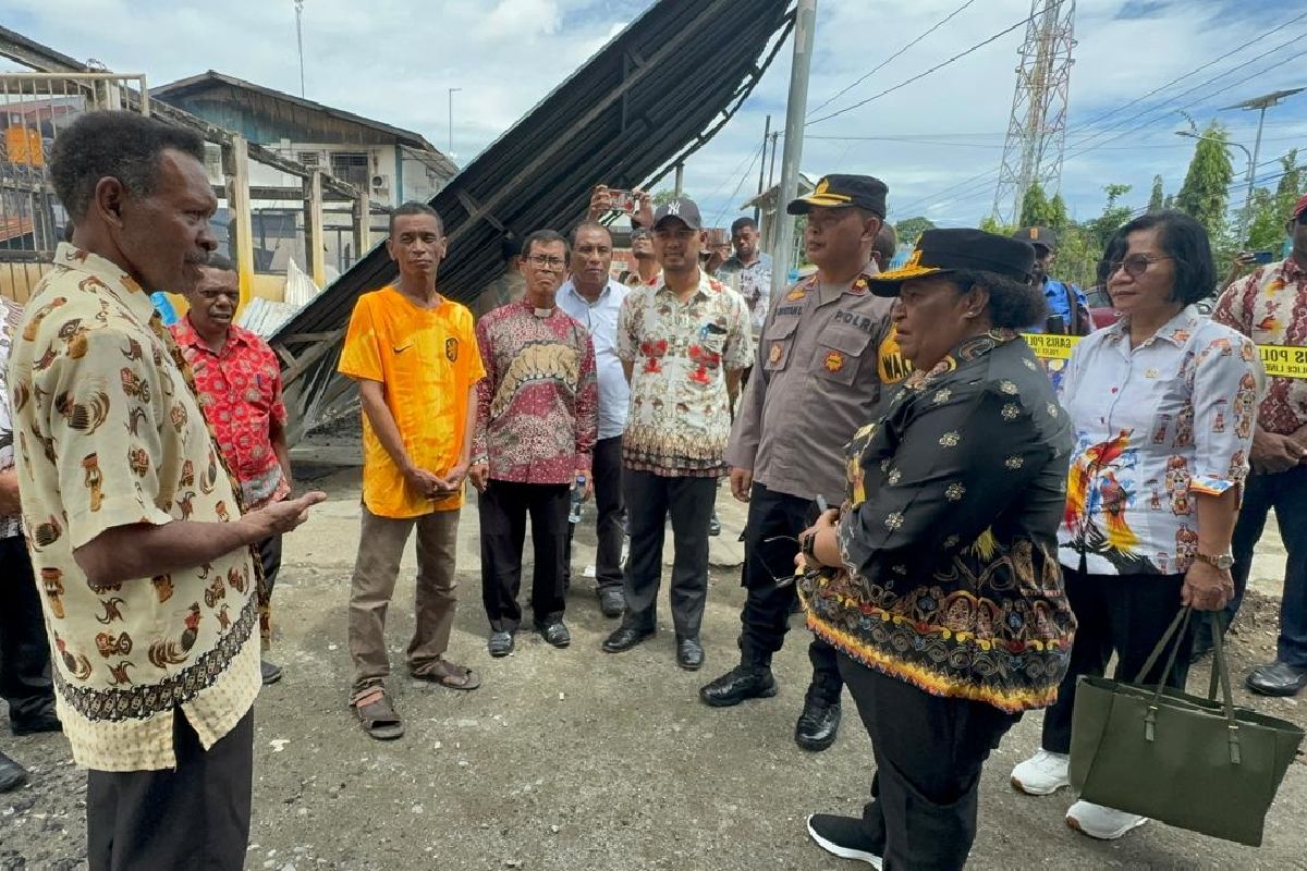 Pj Gubernur Papua Tengah minta setiap sekolah harus ada pengamanan