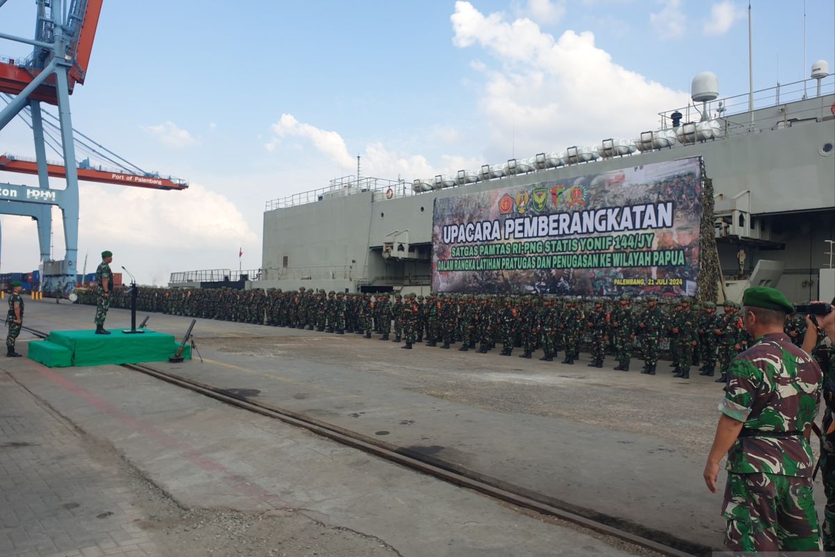 Diangkut KRI Teluk Bintuni, Kasdam II Sriwijaya berangkatkan Satgas Pamtas RI-PNG Yonif 144/JY