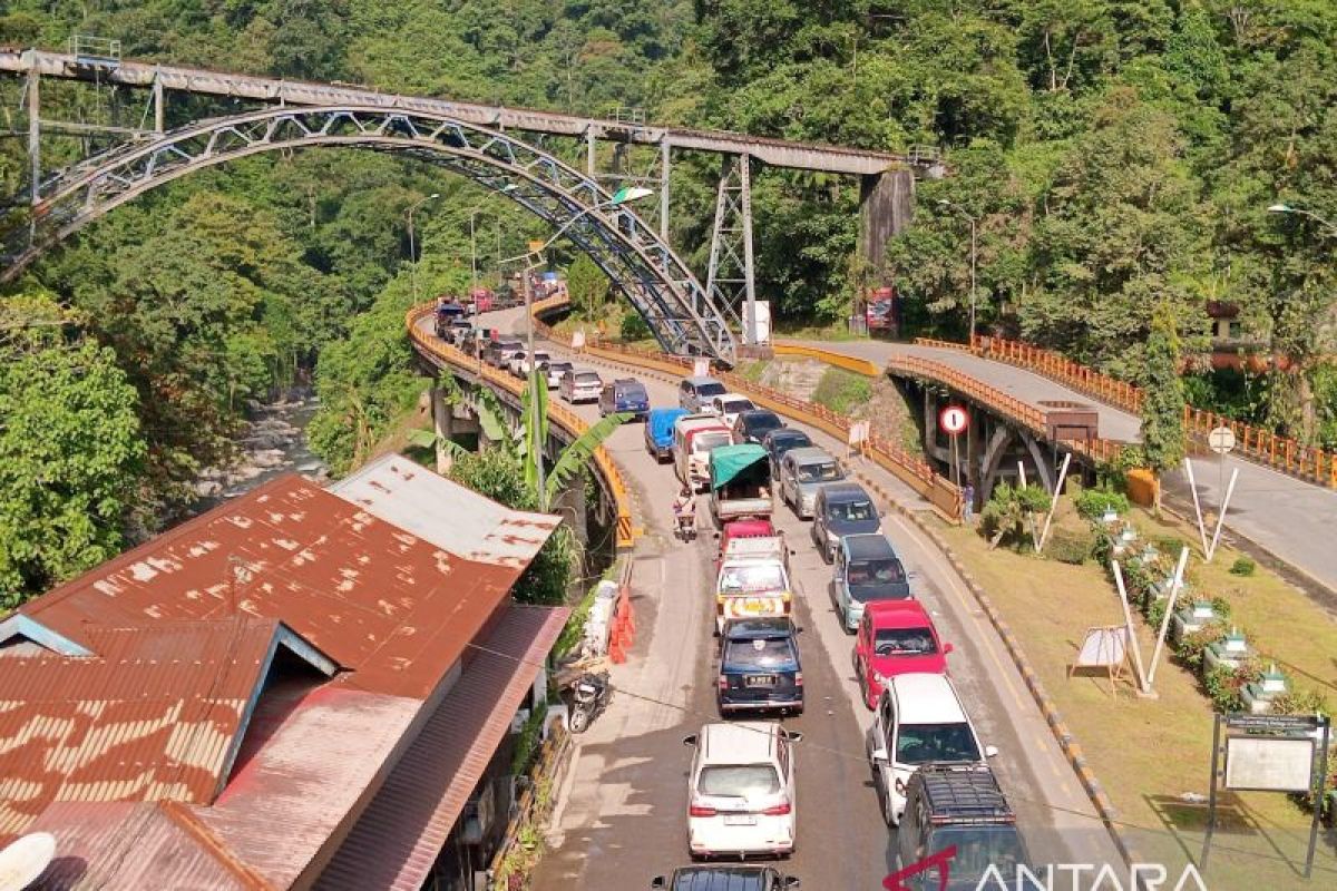 Akses jalan Lembah Anai kembali dibuka