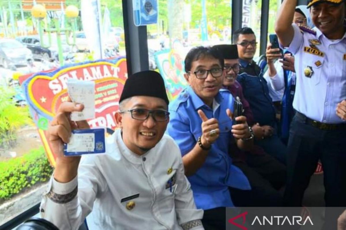 Hadirkan Trans Padang ke Bungus, Warga Puji Hendri Septa