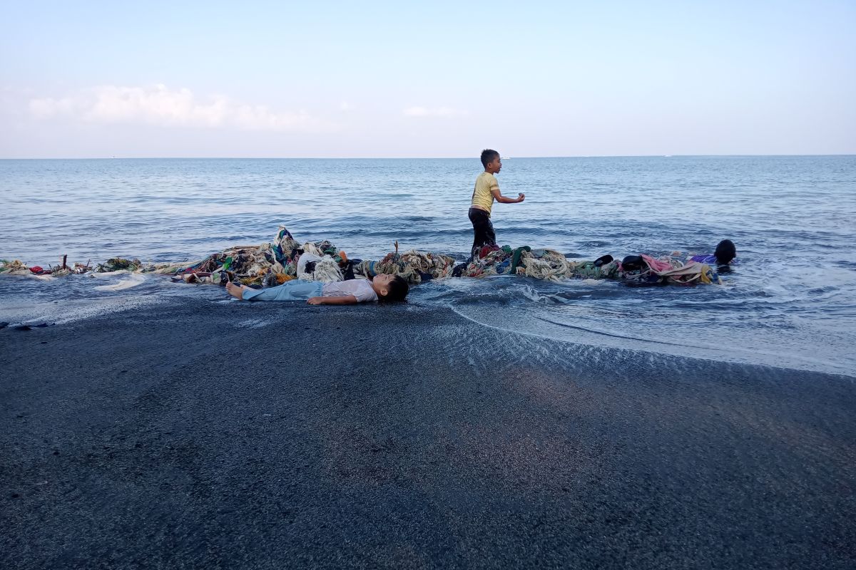 DLH Mataram sarankan pasang jaring sampah di muara sungai