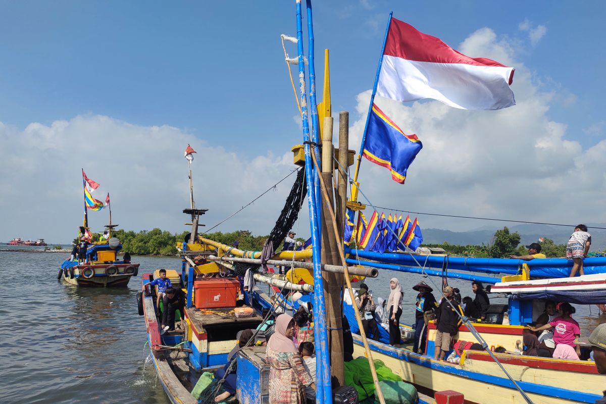 Warga Bandarlampung laksanakan sedekah laut sebagai bentuk tanda syukur