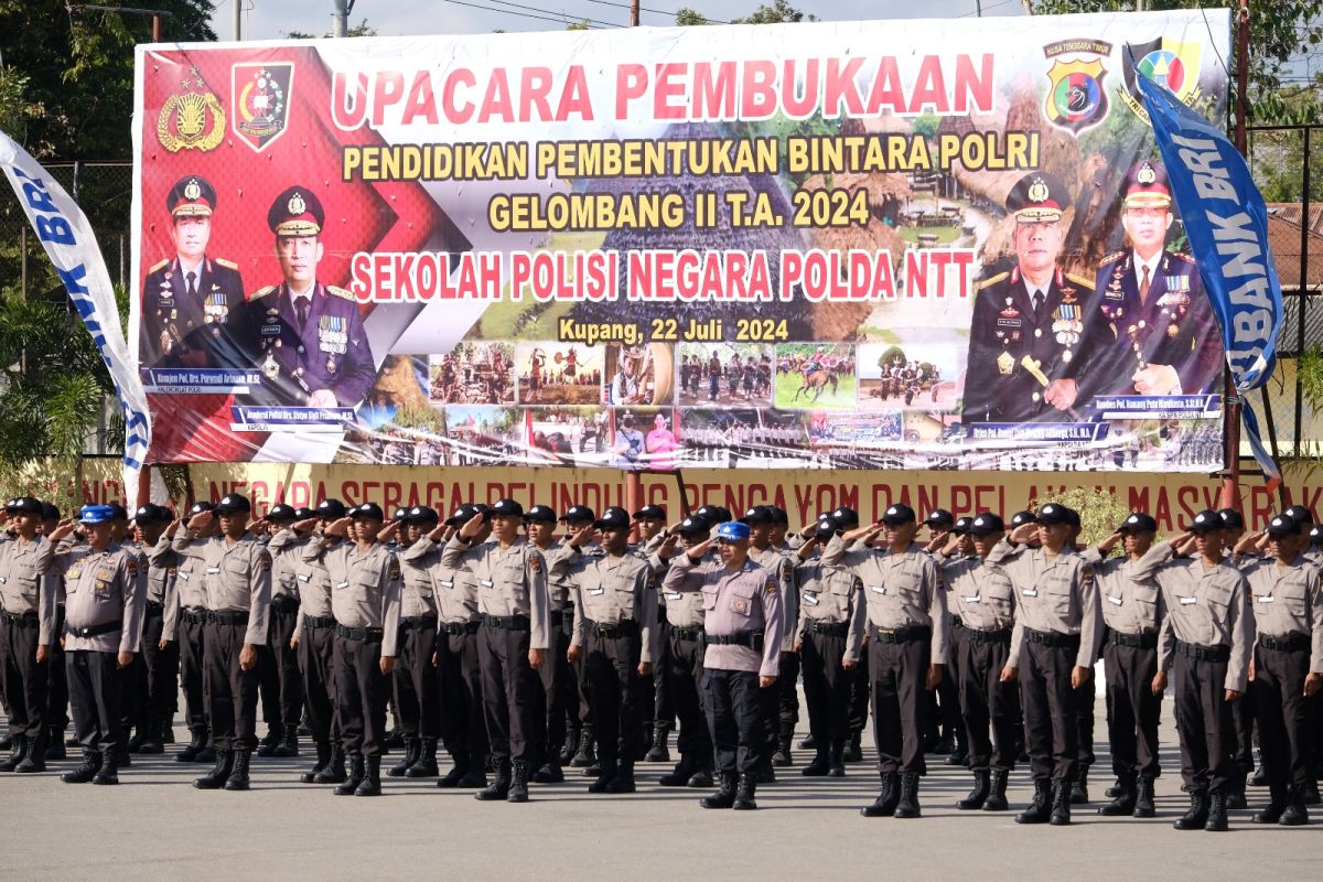 Ratusan siswa ikut pendidikan dan pembentukan Bintara Polri di NTT