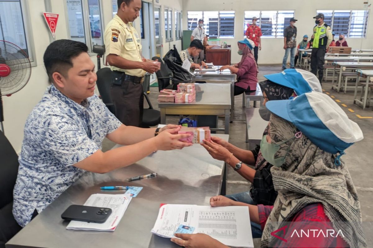 2.028 buruh rokok di Kudus gagal terima BLT karena beralih pekerjaan dan masalah NIK