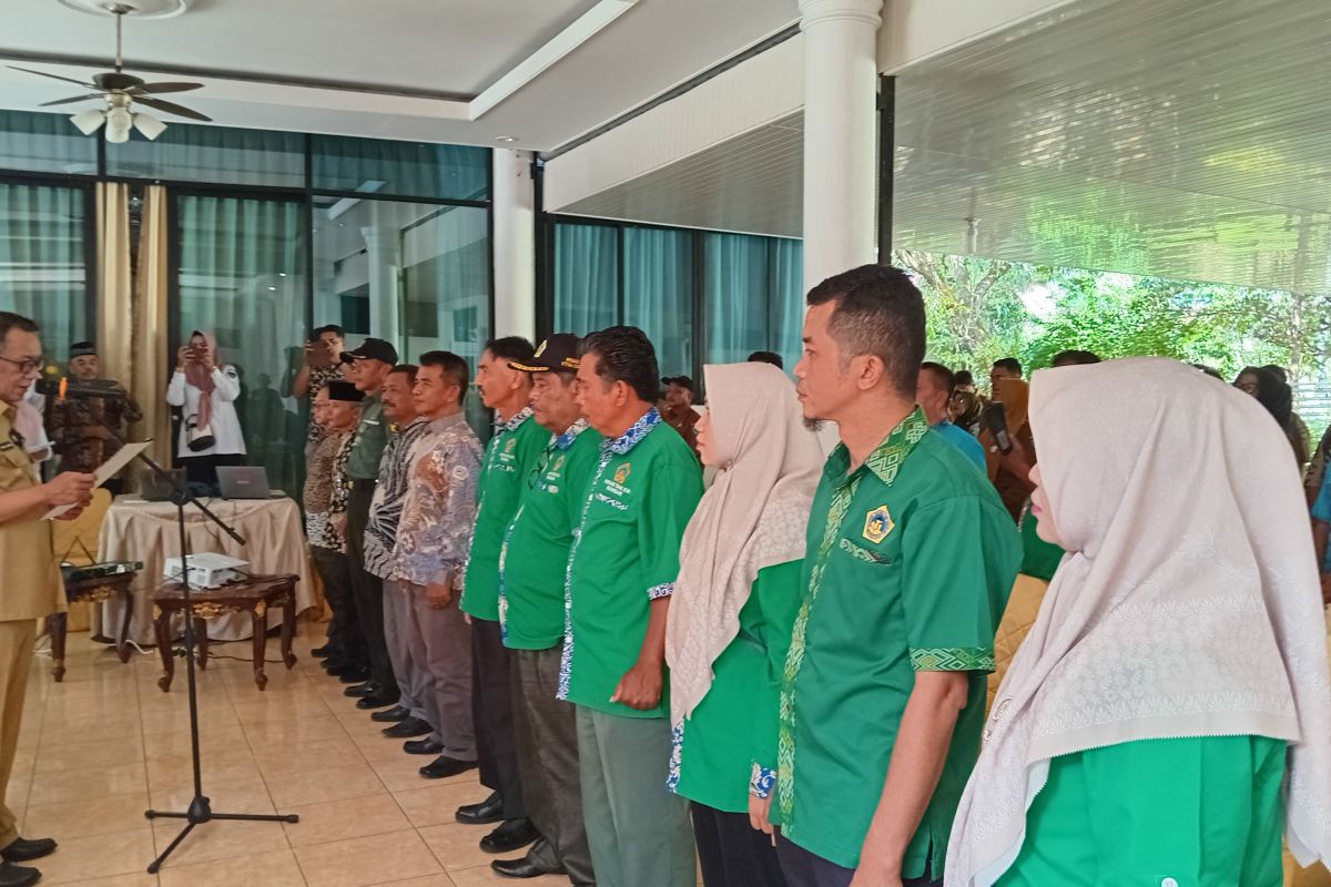 Bupati Rusma Yul Anwar kukuhkan KTNA dan Asosiasi Penangkar Benih Padi