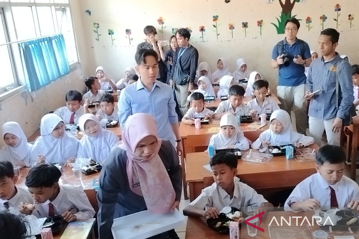 Gibran lakukan uji coba makan bergizi gratis di SDN Sentul Bogor