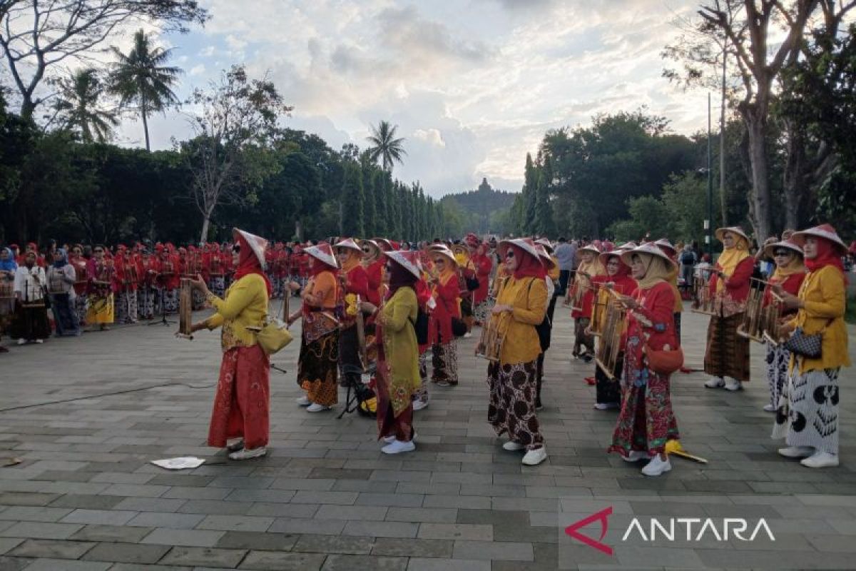 1.500 perempuan peringati Hari Kebaya Nasional di Borobudur