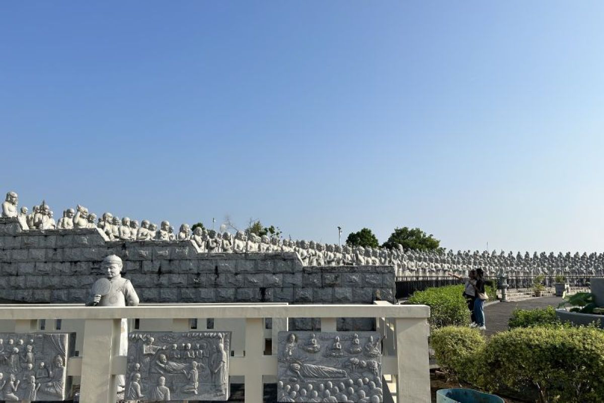 Vihara Patung Seribu di Tanjungpinang yang tidak sepi pengunjung