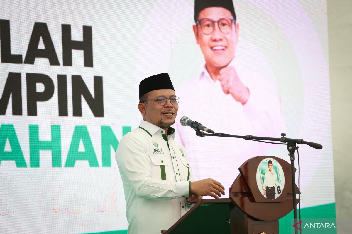 Effendy Choirie uruslah partaimu sendiri, Hanif Dhakiri: Ngapain ikut obok-obok PKB?