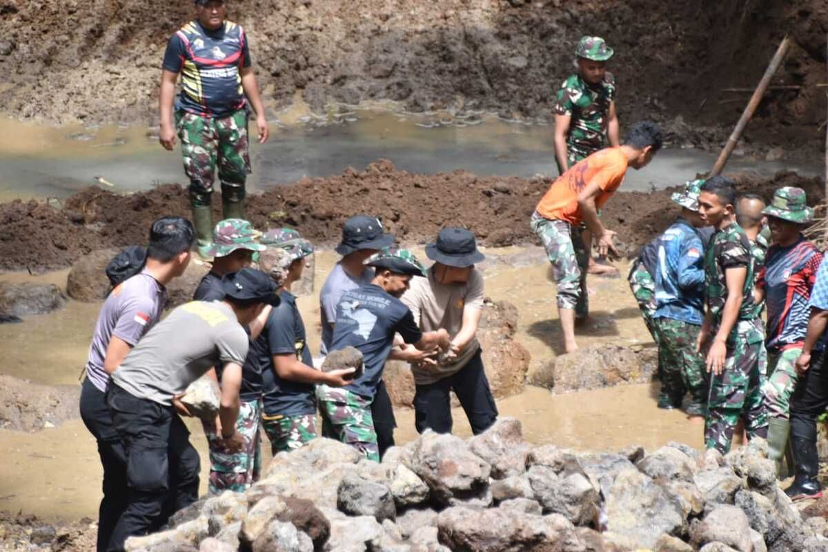 Sinergi TNI-Polri bantu percepatan pembangunan TMMD di Kakas