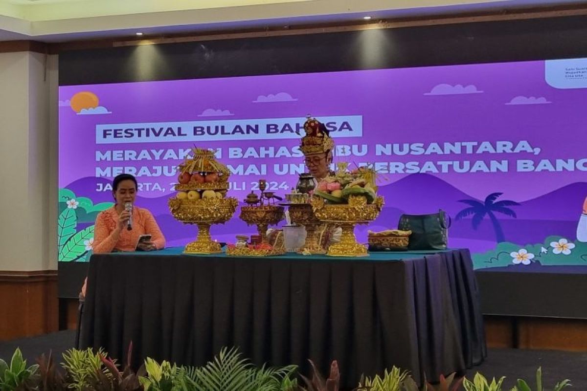 Festival bulan bahasa rawat ragam budaya di tanah air