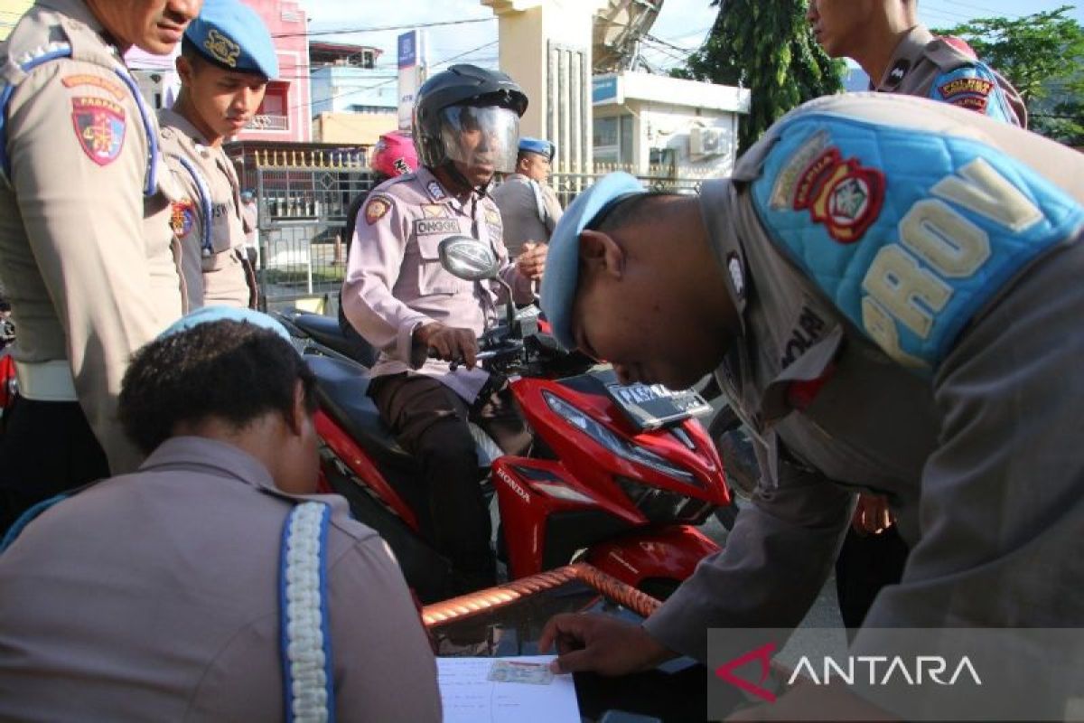 Kapolres Jayapura harap polisi menjadi contoh kelengkapan kendaraan