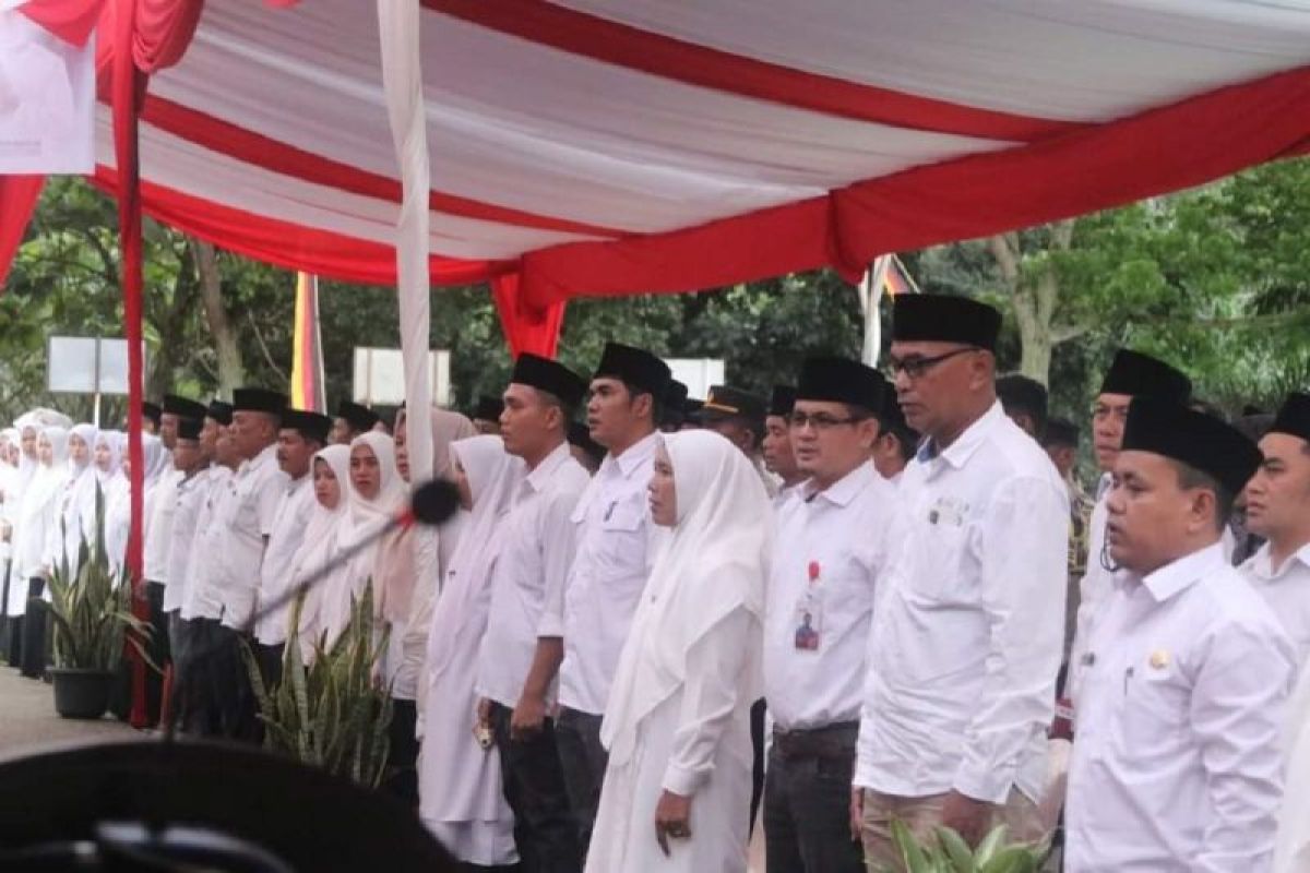 Sutan Riska Kukuhkan Panitia MTQ Kabupaten Dharmasraya