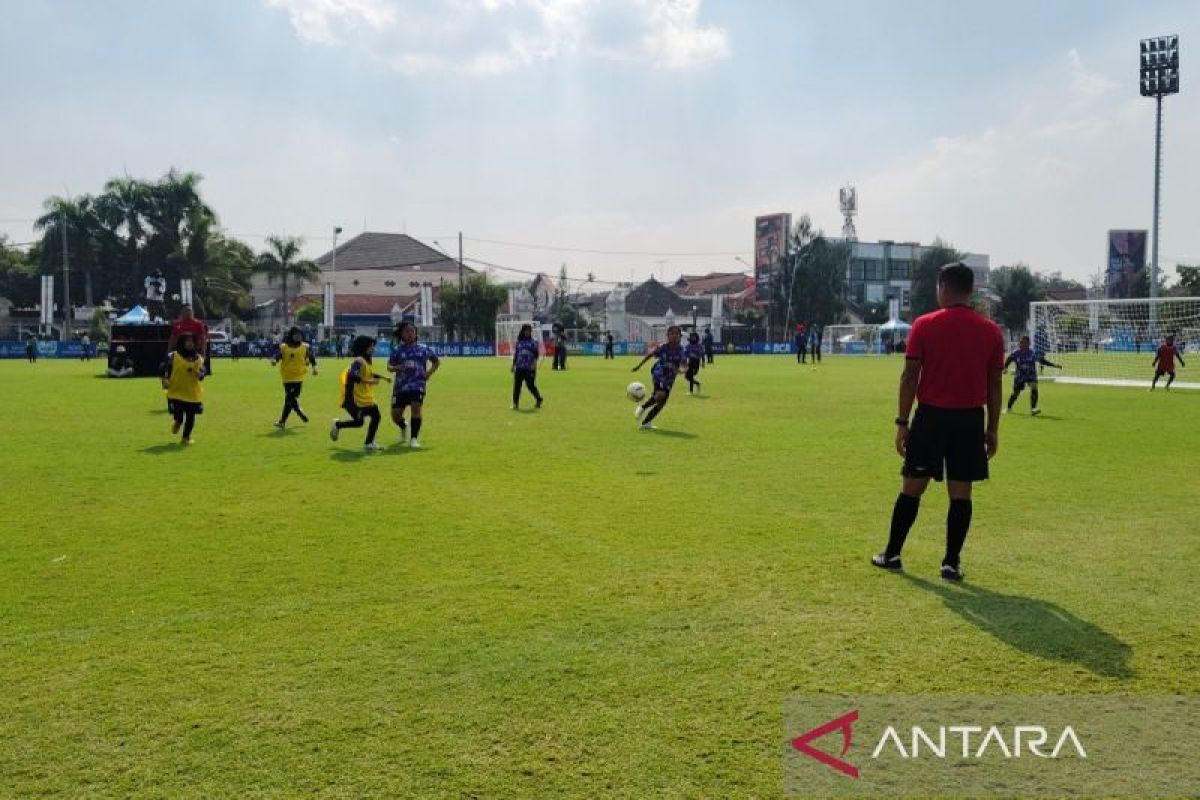 Turnamen sepak bola putri di Solo ramai peserta