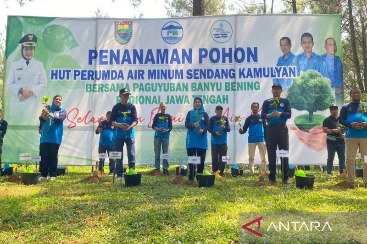 PDAM  Batang tanam 4.000 pohon cegah kerusakan alam