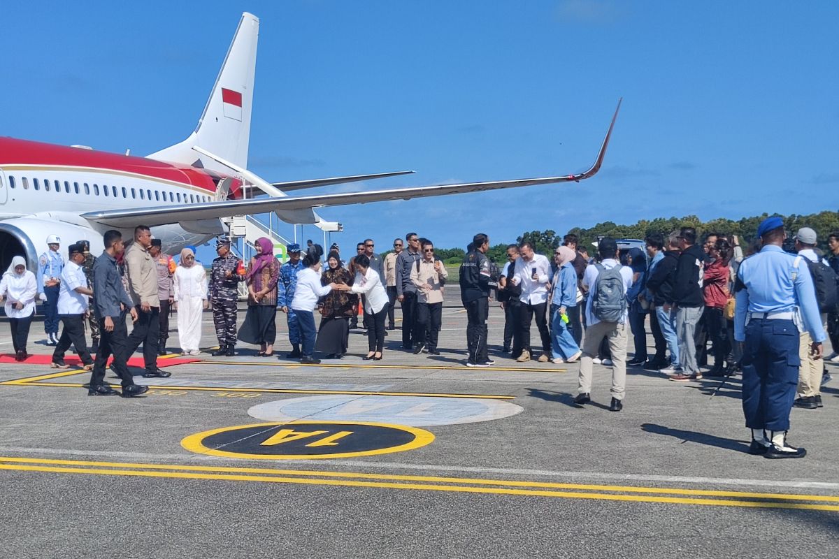 Jokowi kenakan jaket touring  di Balikpapan, Kaltim, disambut influencer